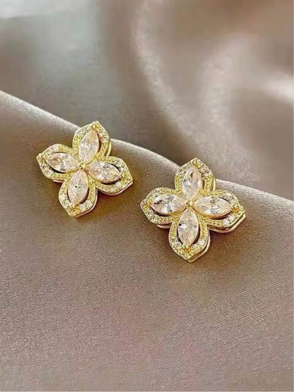 Rotating Crystal Flower Stud Earring NWT